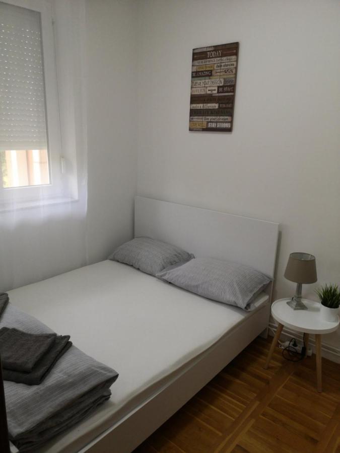 Appartamento Smiley 2 - Subotica Centar Esterno foto