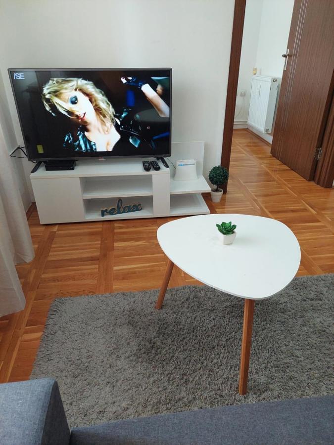 Appartamento Smiley 2 - Subotica Centar Esterno foto