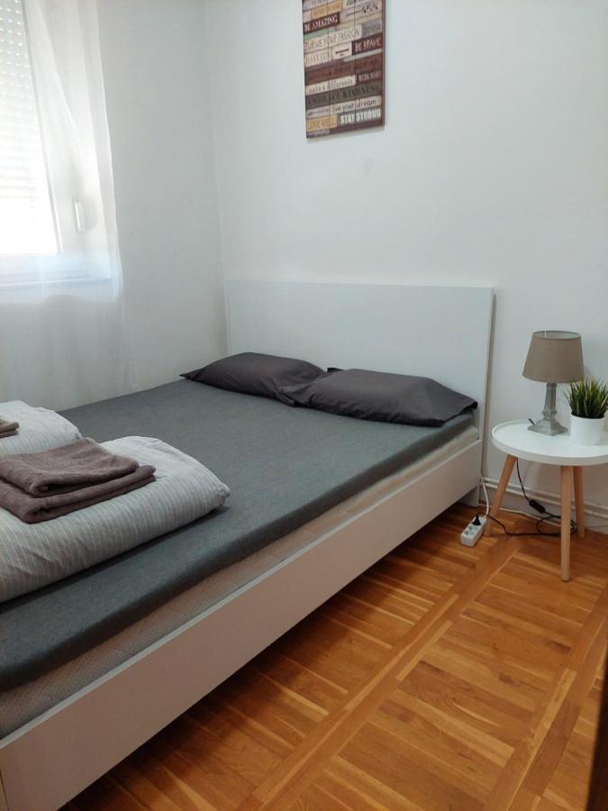 Appartamento Smiley 2 - Subotica Centar Esterno foto